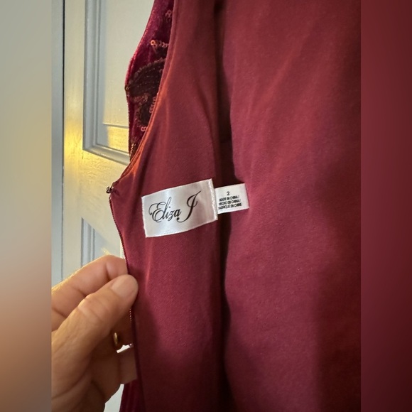 Eliza J wine long formal gown size 2. Sleeveless gown with v neck back. - Picture 5 of 12